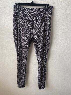 Cabana By Crown & Ivy Women's Black & White Animal Print Athletic Leggings M